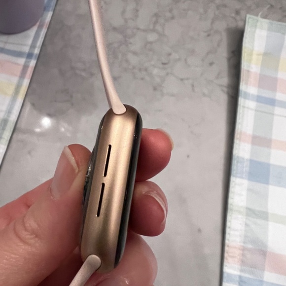 Apple Gen 5 Watch - Picture 3 of 4